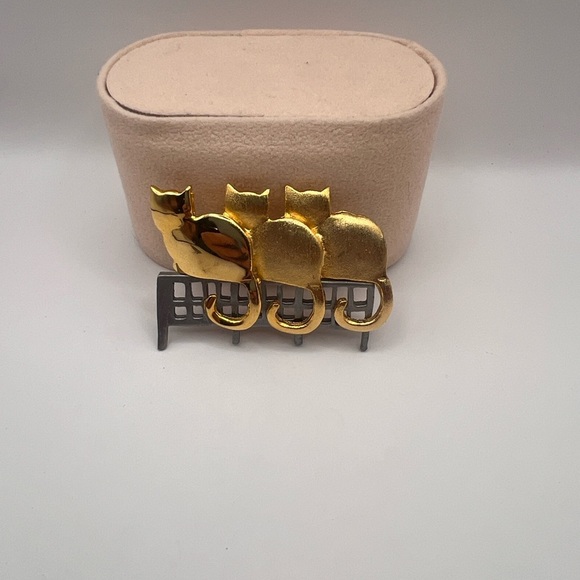 Ultra Craft adorable 3 cats sitting on a fence in gold tone - Picture 3 of 9